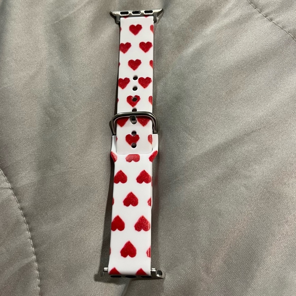 ❗️BOGO❗️ Red Heart thin apple Watch Banda(38/40/41mm)
